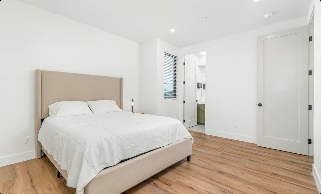 Renu Healthcare bedroom